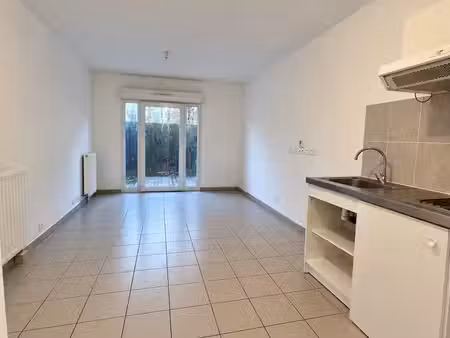à vendre – studio avec jardin privatif dans residence récente  parking en sous-sol et proc