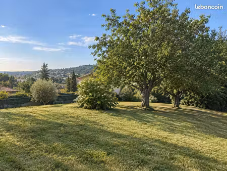 terrain d’exception de 1 800 m² – secteur caluire-et-cuire / le vernay – permis purgé pour