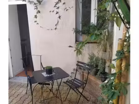 location appartement meublé t2 avec dépendance et cour