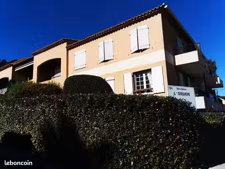 hyères (83400) t2  lumineux non meuble