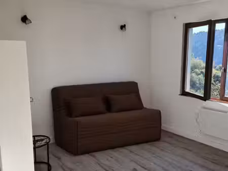 appartement f1 dans parc verdoyant