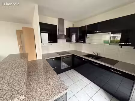 lumineux t3 de 67m2 avec balcon de 8m2 entièrement équipé