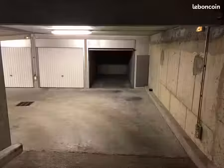loue garage / box fermé sécurisé — paris gare de lyon / bercy