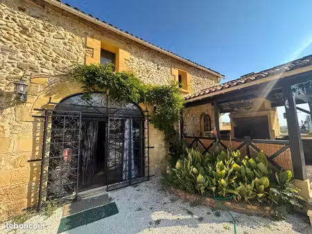 périgourdine entièrement rénovée  meublée  de 110m2 avec piscine privée exclusive - 1 cham