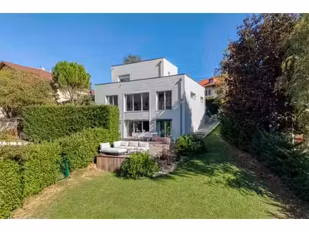 divonne-les-bains — maison contemporaine t5  jardin paysager et prestations soignées
