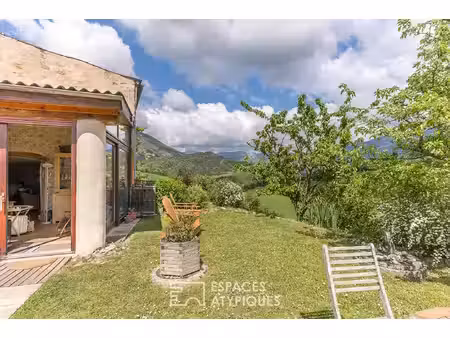 vues panoramiques et cachet unique pour ce duo de petites bergeries à 20 min de die
