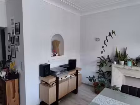 très bel appartement lumineux 2 ch au 1er étage à louer