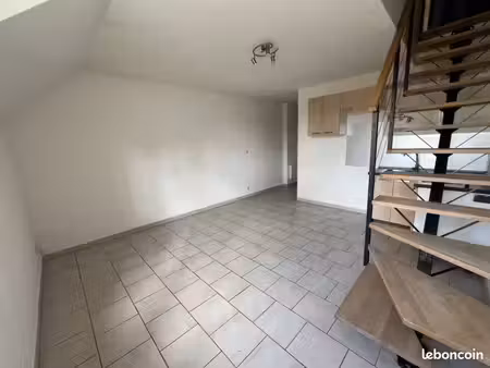 a louer en plein centre etrechy t3 en duplex