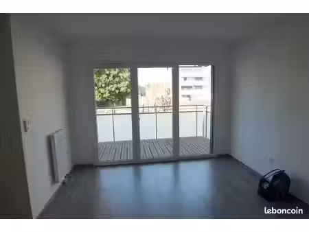 appartement (studio / 1 pièce) avec grand balcon