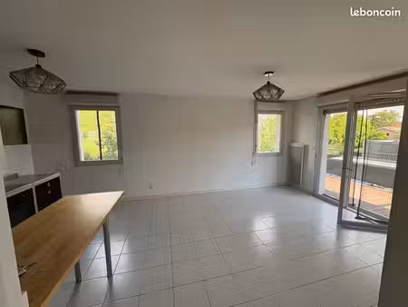 beau t3 calme et lumineux avec terrasse et parking en sous-sol