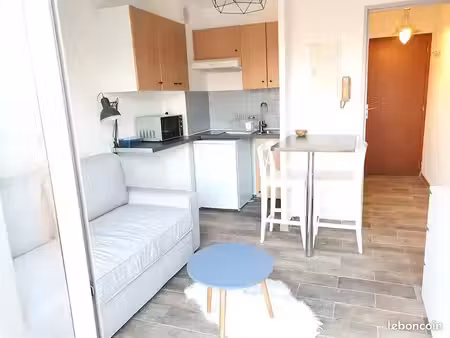 appartement meublé a l'année dans résidence calme 10 min a pieds du cv et de la gare