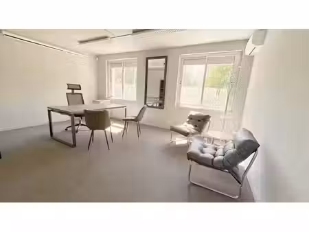 location locaux professionnels 2 pièces 20 m² à aix-en-provence (13090)  610 €