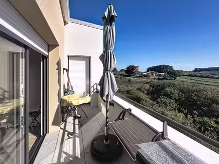 t3 récent au calme avec balcon et box