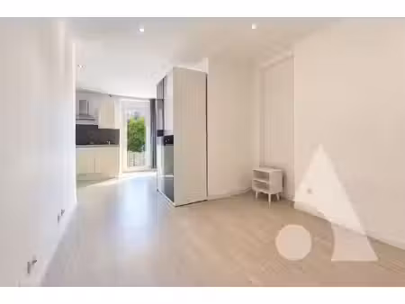 studio - grande terrasse + entrée indépendante