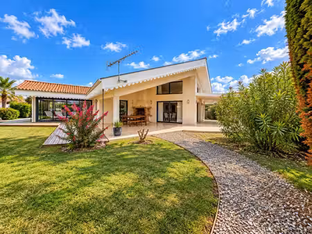maison de luxe à vendre dans le quartier la plage-bourg