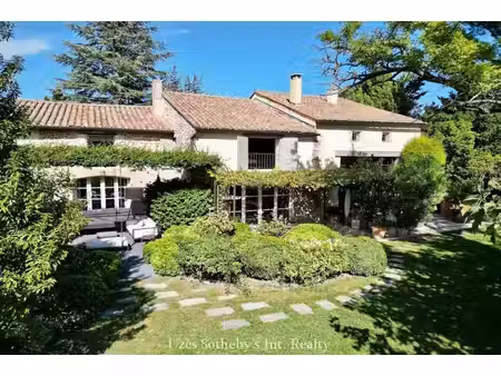 mas à vendre dans le quartier est