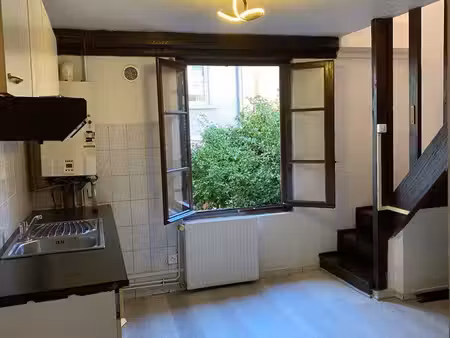 à louer – t2 bis en duplex au cœur de neuville-sur-saône
