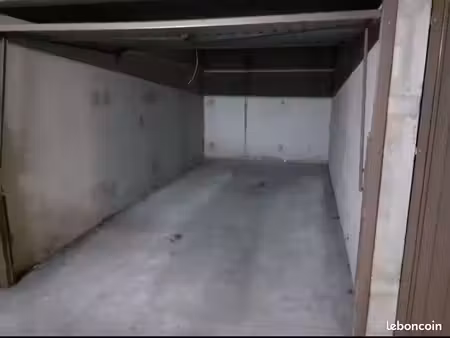 vend garage box fermé dans résidence sécurisée