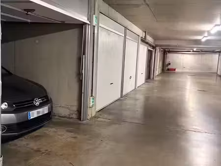 parking/box 14 m² vénissieux