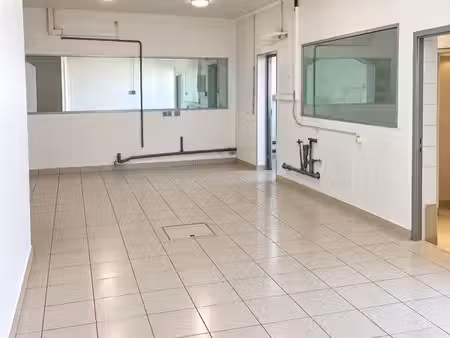 murs commerciaux 127 m² – local libre – tram t9 – sans frais d’agence