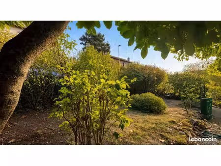 saint pierre la palud 49.6m2 avec cour et jardin