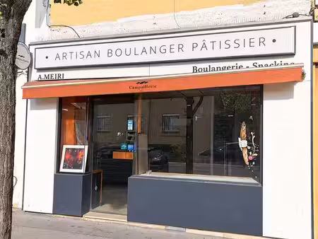 ensemble : local commercial  entrepôt et appartement
