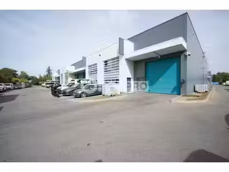 vente local d’activités 250m²
