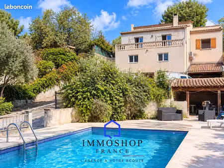 villa 4 pièces 300 m²