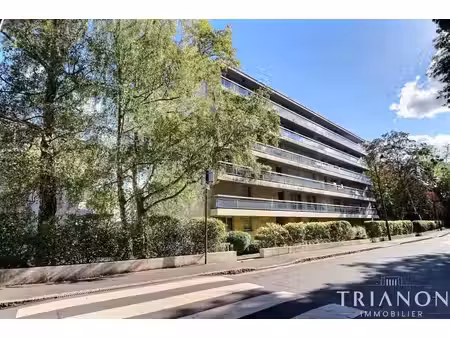 t4/5 traversant est-ouest  balcon 20 m² avec vues sur paris