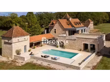 propriété quercynoise d’exception — 249 m² habitables  piscine et 4 3 hectares  à 4 km de 