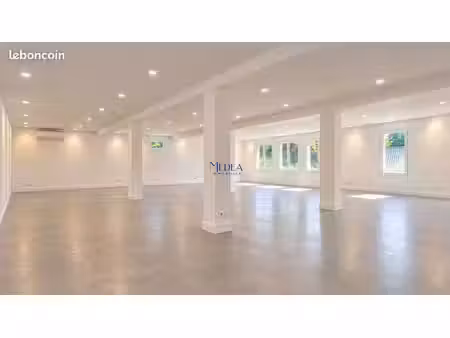 local 402 m² ceyreste