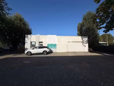 location local d’activités 230m²