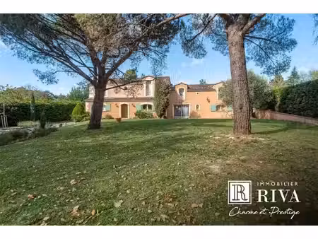 villa de 339 m2 - 6 chambres - sur 3200 m2