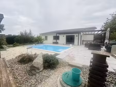 proche delle  superbe maison plain-pied de 105 m2 avec piscine !