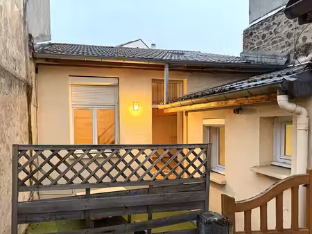 saint etienne sud  secteur amouroux. une maison au fond de la cour avec terrasse devant. 4