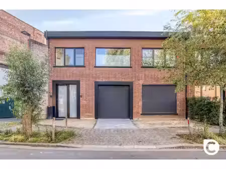 prachtig gerenoveerd loftappartement 2 slp en magazijn/handelsruimte
