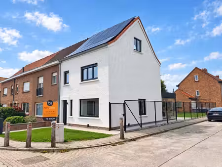 gerenoveerde  ruime woning met 3 slaapkamers in ledegem