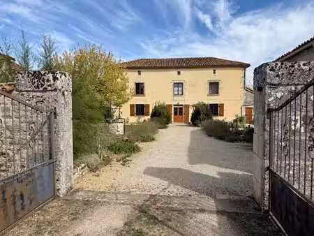 ancienne presbytère avec charme & caractère