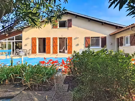tosse : landaise t5  piscine  atelier  double garage sur pre