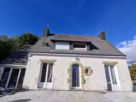 maison de village à saint-hernin (29270)