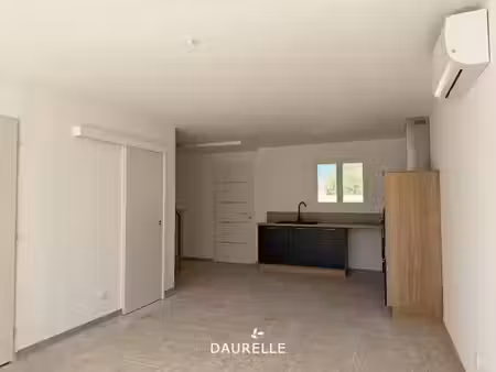 location maison 4 pièces 80 m² à chateaurenard (13160)  1 185 €