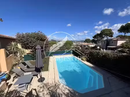 location maison 5 pièces 127.44 m² à hyeres (83400)  2 200 €