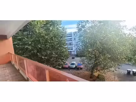 f2 avec balcon parking et cave libre à la vente