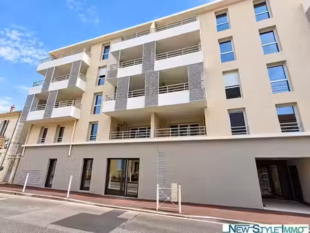 vente locaux professionnels 1 pièce 207 m² à toulon (83000)  295 000 €