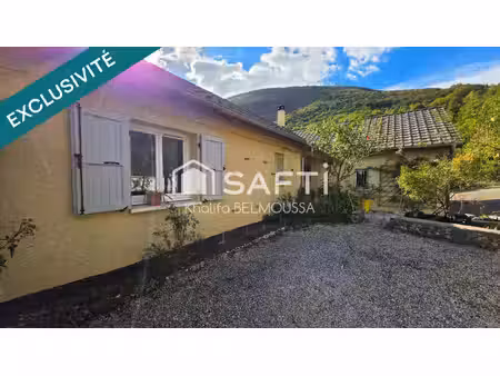 un véritable coin de paradis avec vue panoramique  6 000 m² de terrain et maison de plain-