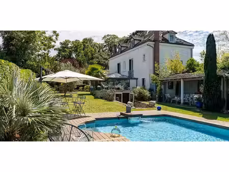 maison avec piscine et jardin orgeval (78)
