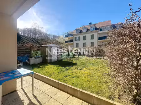 fontenay le fleury : appartement 2 pièces de 40m2 en rez de jardin avec parking s/s