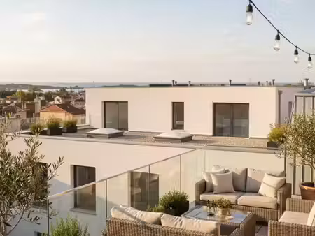 * -superbe 3 pièces traversant de 65 m²  en plein centre et au calme