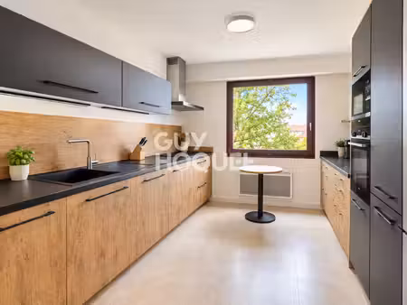 exclusivité – appartement 122 m²  4 chambres  2 balcons avec vue sur les monts du forez  g