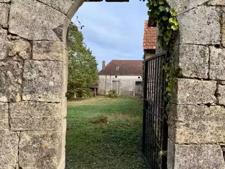 corps de ferme du xviiie siècle  cour intérieure et nombreuses dépendances